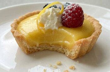 Refreshing Lemon Curd Tarts Perfect for Your Next Gathering