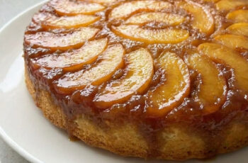 Moist Peach Upside Down Cake Perfect for Summer Gatherings