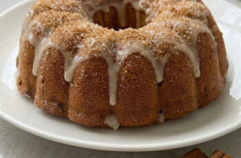 Moist Apple Cider Bundt Cake Recipe for Holidays and Gatherings
