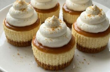 Easy Mini Caramel Cheesecakes Recipe for Parties and Holidays