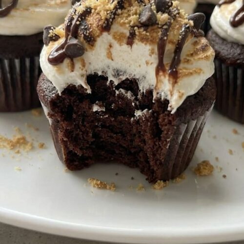 Easy S’mores Cupcakes – Gooey, Chocolatey & Irresistible