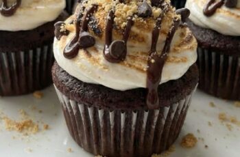 Easy S’mores Cupcakes – Gooey, Chocolatey & Irresistible