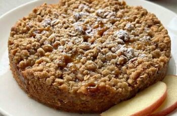 Moist Apple Crumble Cake Recipe Perfect for Fall Baking