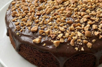 Chocolate Almond Cake That’s Rich, Moist, and Deeply Flavorful