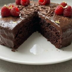 Best Chocolate Cake with Ganache – Soft, Fudgy & Chocolatey