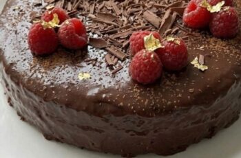Best Chocolate Cake with Ganache – Soft, Fudgy & Chocolatey