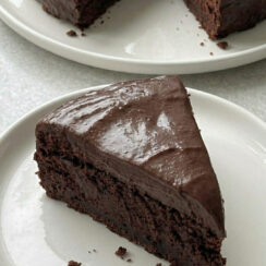 Easy Flourless Chocolate Cake with Deep Chocolate Flavor