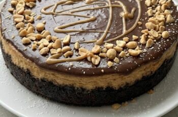 Easy Peanut Butter Cheesecake Recipe for Peanut Butter Lovers