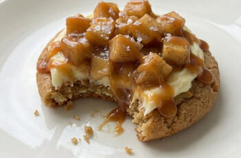 Salted Caramel Apple Pie Cheesecake Cookies – Ultimate Fall Treat