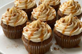 Easy Gingerbread Cupcakes Recipe with Warm Spices