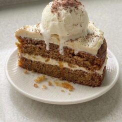 Easy Homemade Gingerbread Cake Recipe for Any Occasion