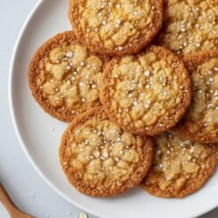 Oatmeal Lace Cookies – Thin, Crispy & Buttery Delicious
