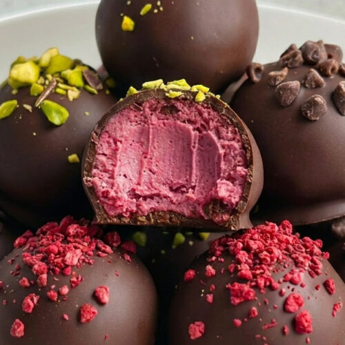 Easy Raspberry Truffles Recipe (6 Ingredients Only!)
