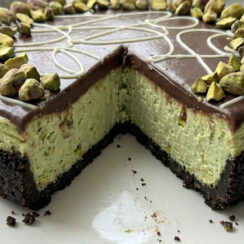 Easy Chocolate Pistachio Cheesecake – Rich, Creamy & Irresistible