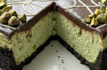 Easy Chocolate Pistachio Cheesecake – Rich, Creamy & Irresistible