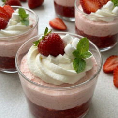 Easy Strawberry Mousse – Only 3 Ingredients (Light & Creamy!)