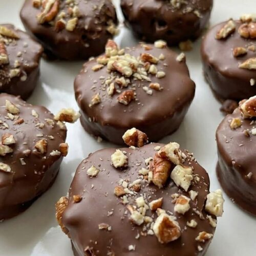 Bite-Sized Pecan Pie Truffles Everyone Loves
