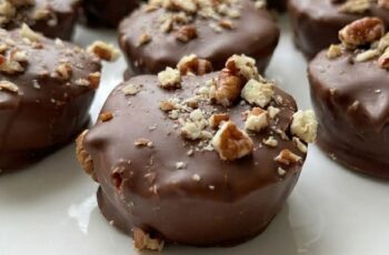 Bite-Sized Pecan Pie Truffles Everyone Loves