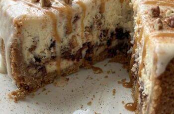 The Only Cinnamon Roll Cheesecake Recipe You Will Ever Need