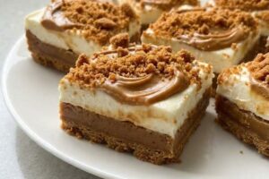 Simple 5-Ingredient Biscoff Dessert Bars Everyone Will Love