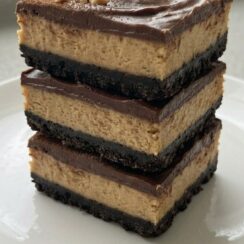 Easy Homemade Chocolate Peanut Butter Cheesecake Bars for Any Occasion