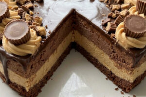 Easy No-Bake Chocolate Peanut Butter Mousse Cake with Ganache
