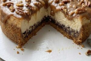 Easy Pecan Pie Cheesecake with Caramelized Pecan Topping
